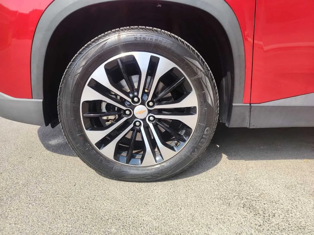 Car image 10