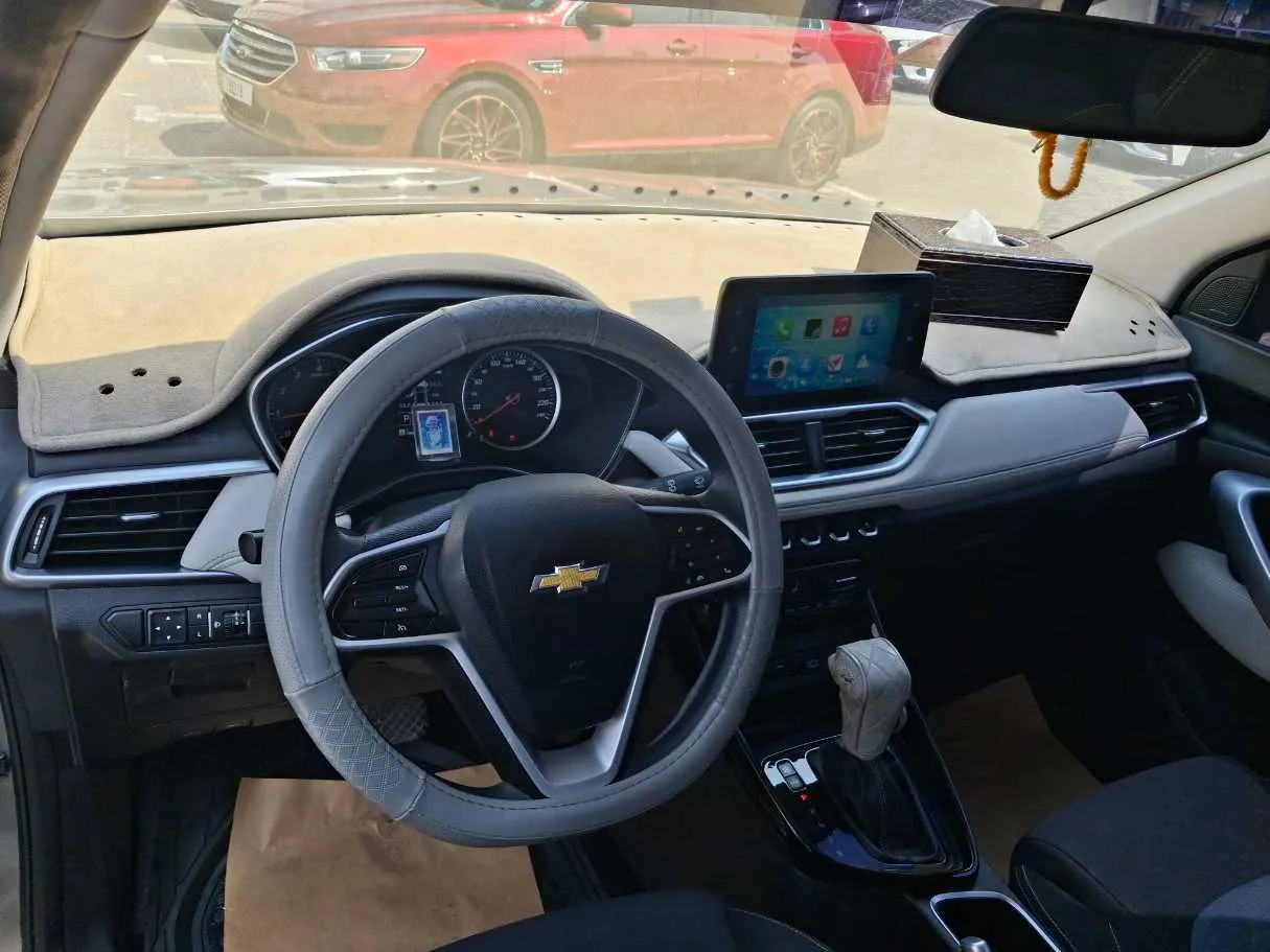 Car image 12