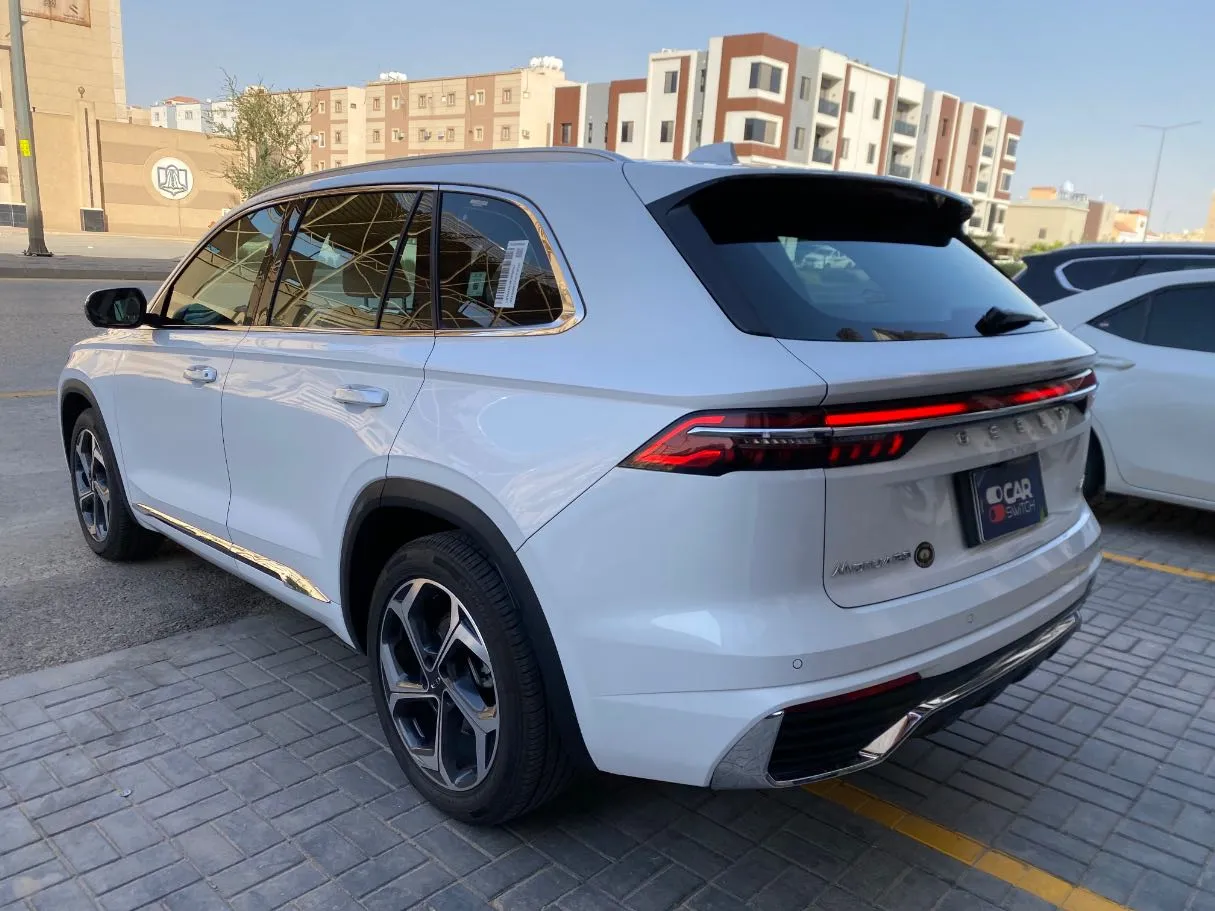 Car image 7