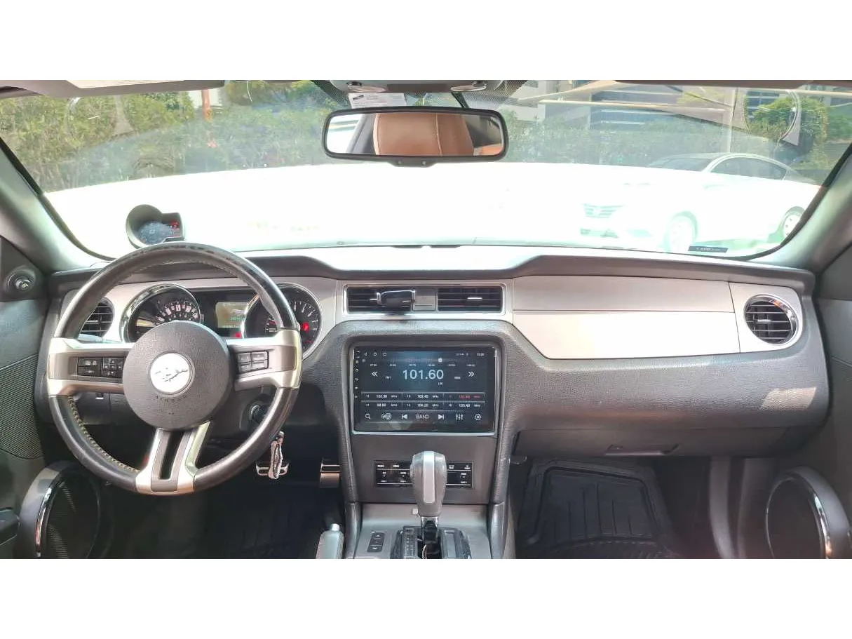 Car image 17