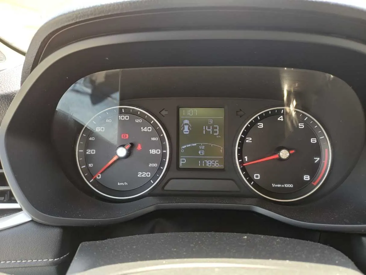 Car image 18