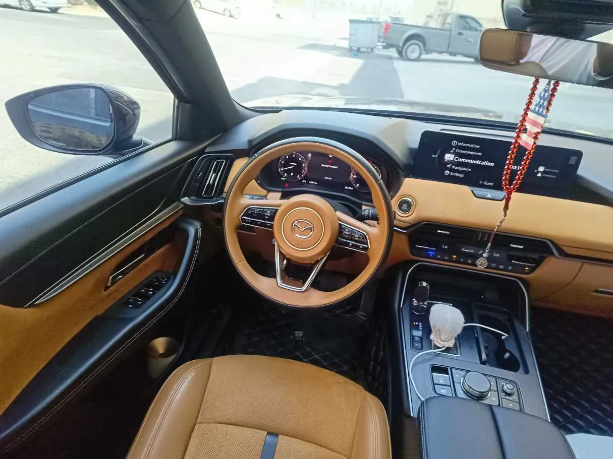 Car image 26