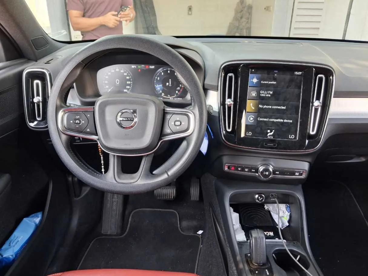 Car image 17