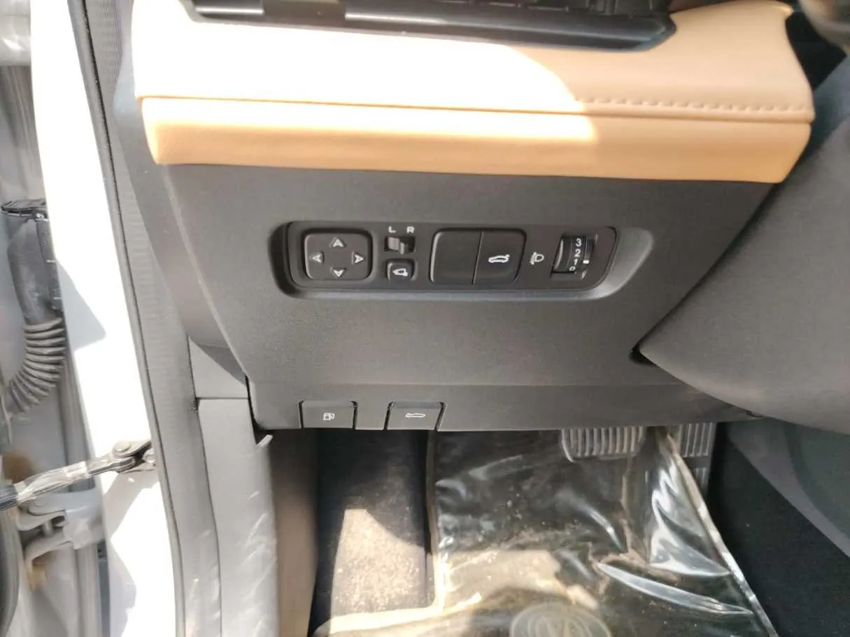 Car image 42