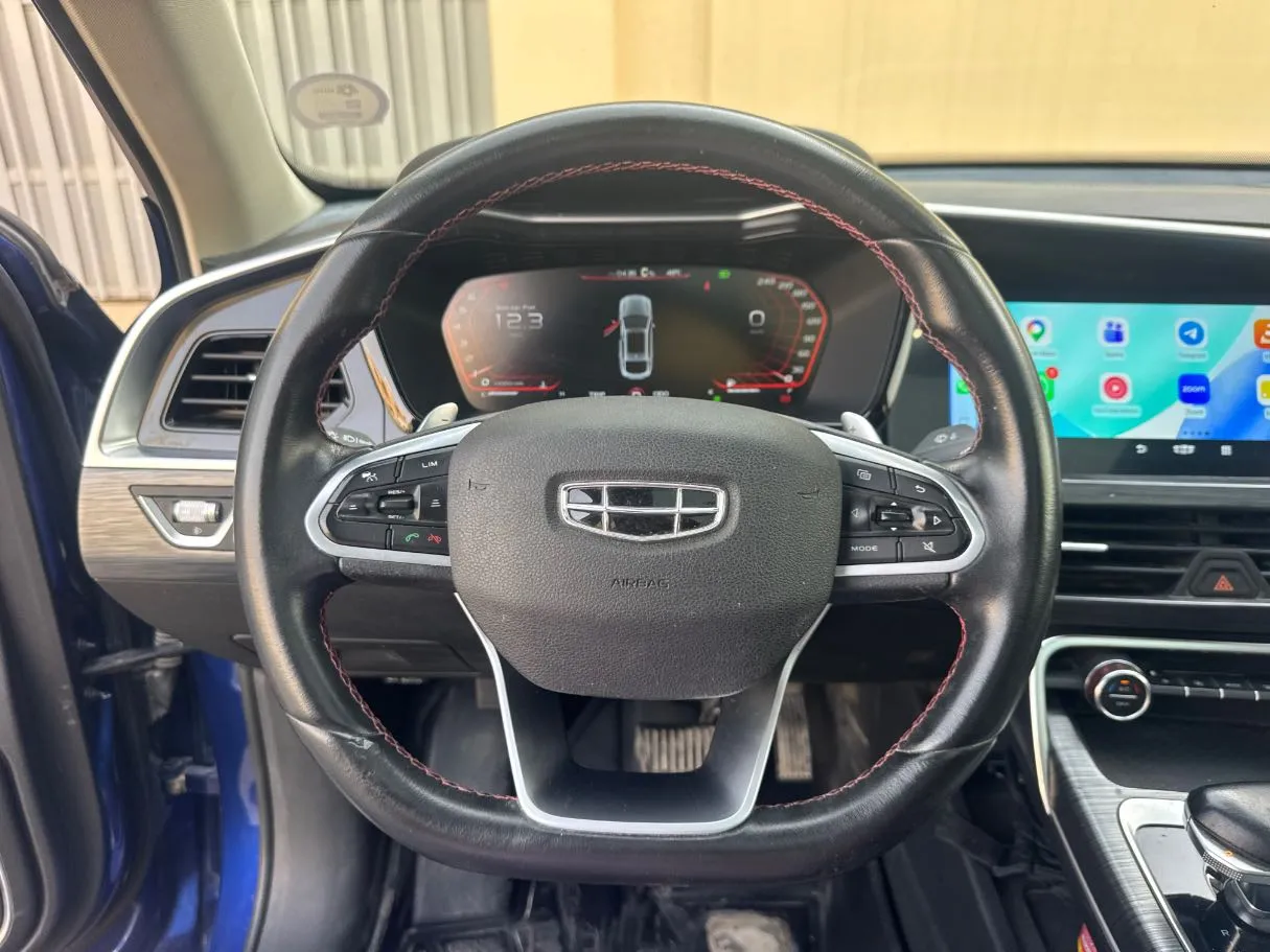 Car image 17