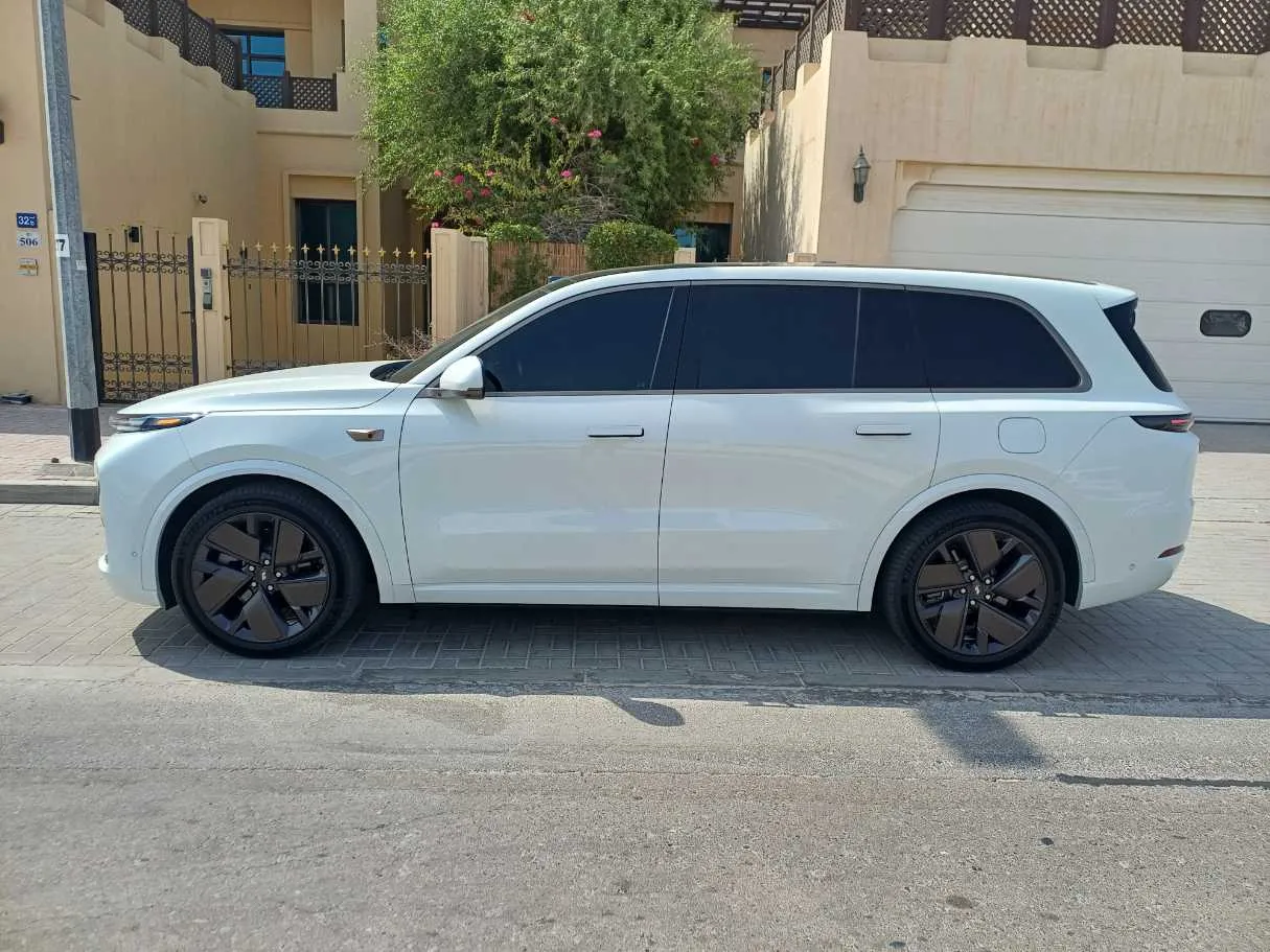 Car image 8