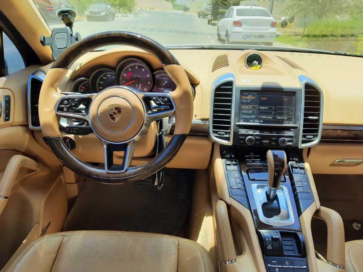 Car image 15
