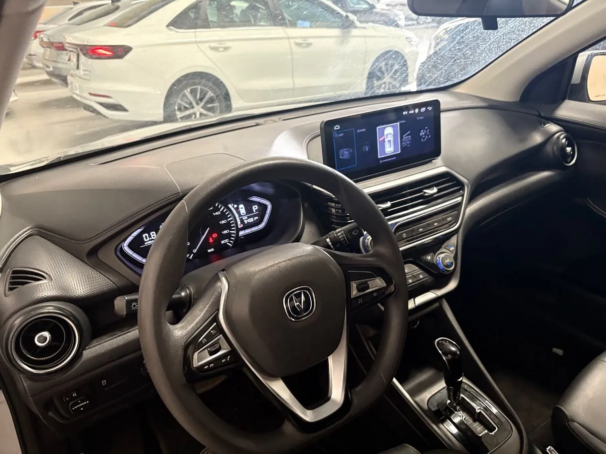 Car image 10