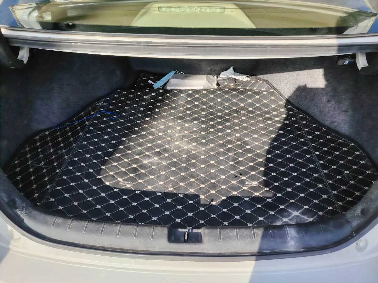 Car image 26