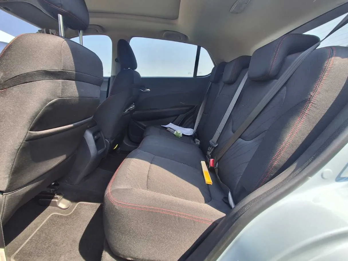 Car image 13