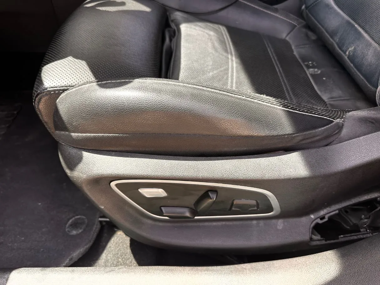 Car image 24