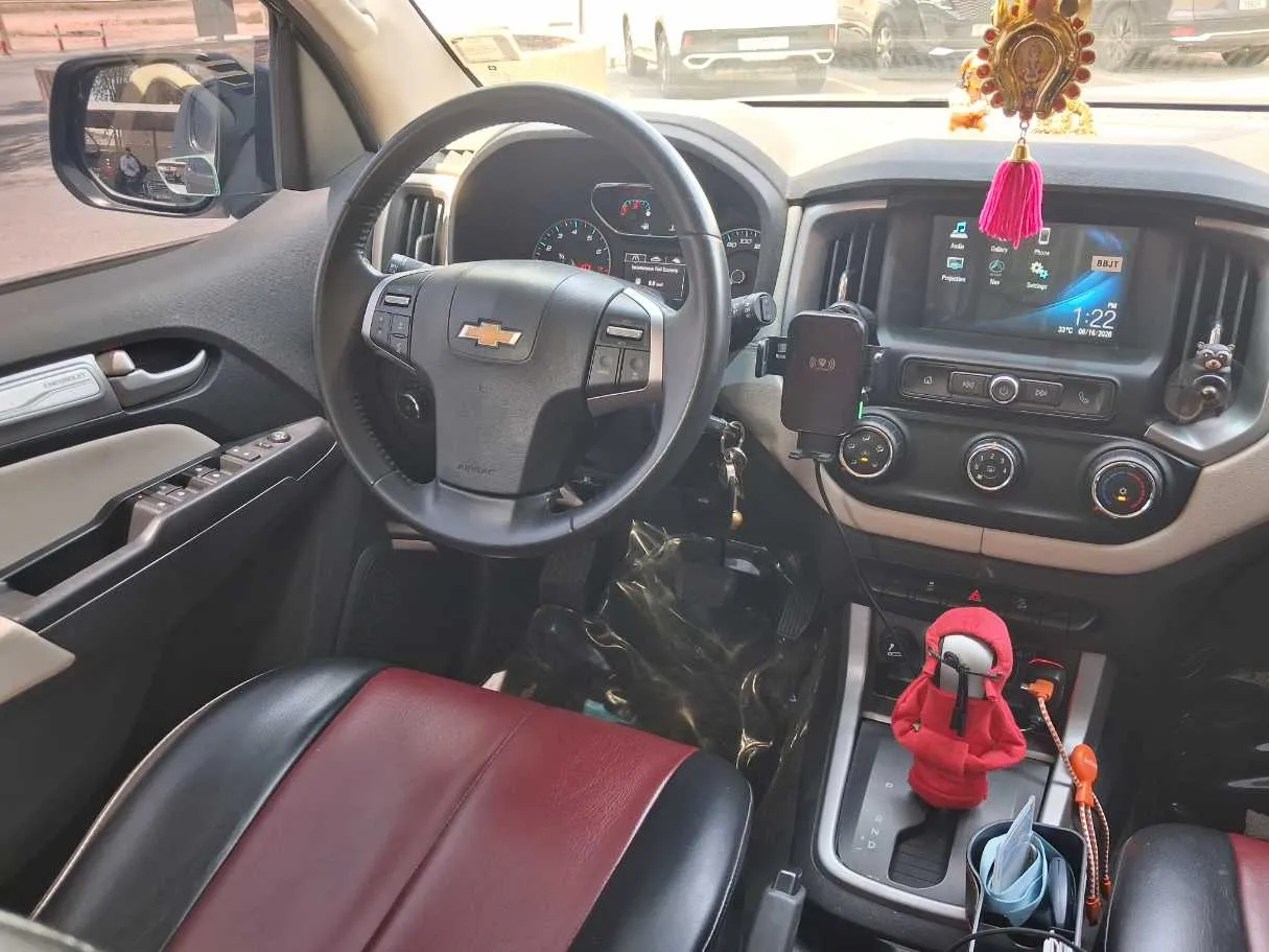 Car image 18