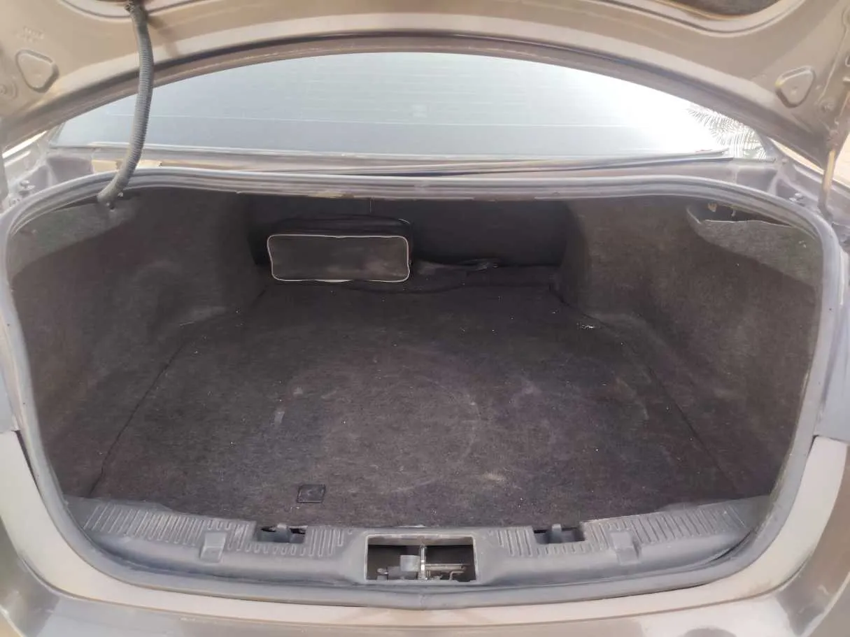 Car image 27