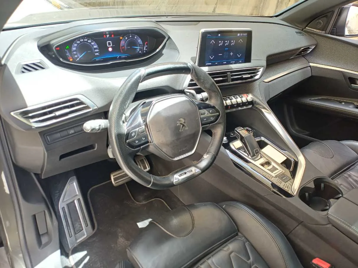 Car image 11