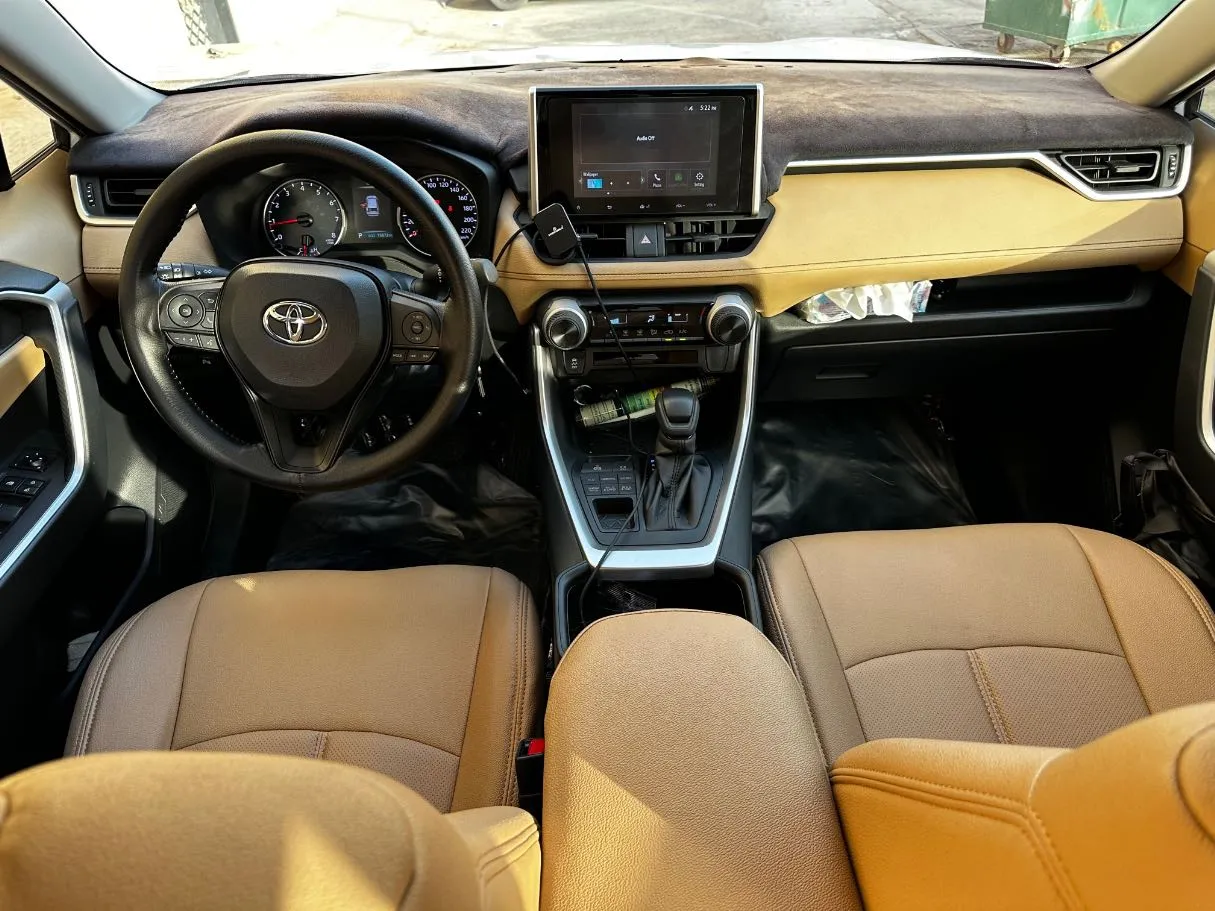 Car image 17
