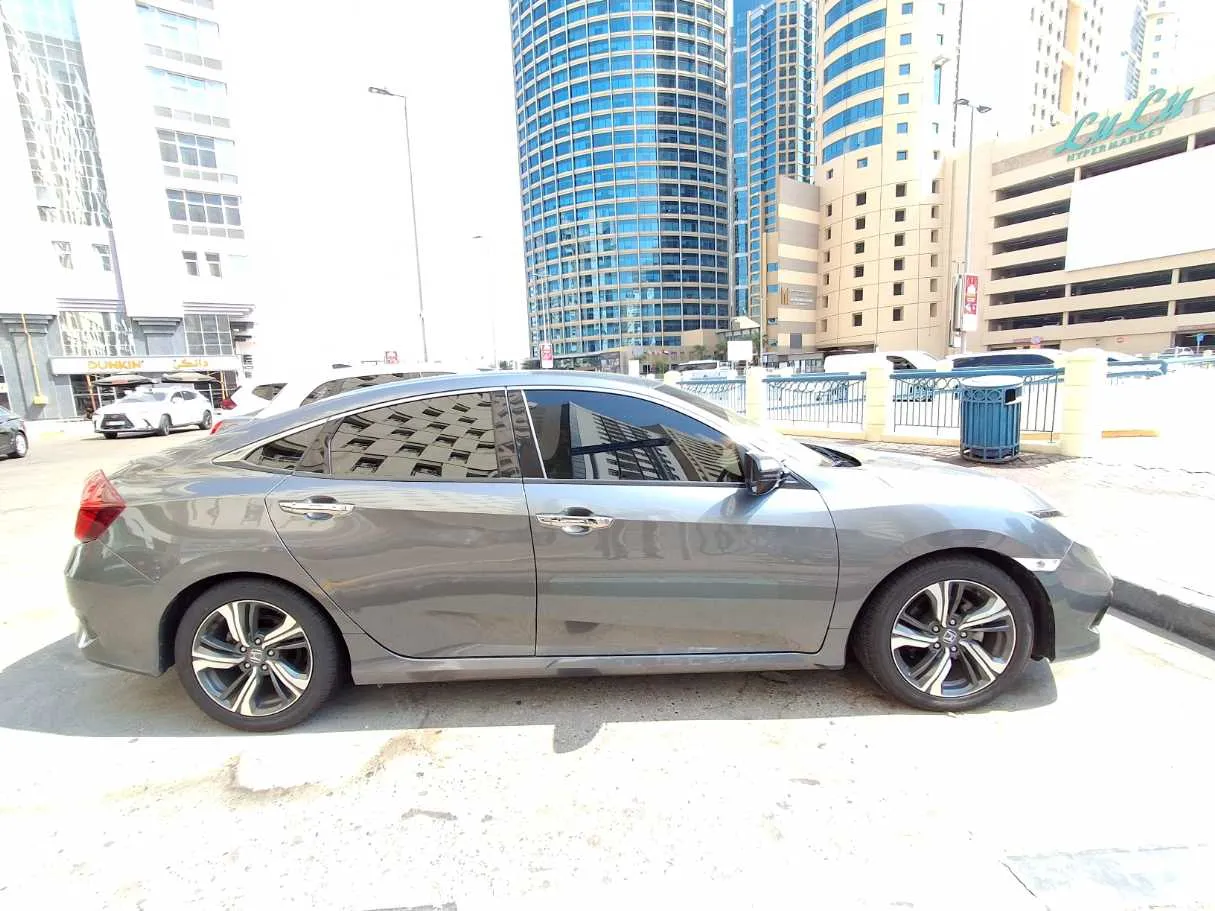 Car image 8