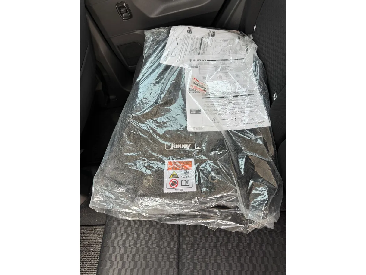 Car image 14