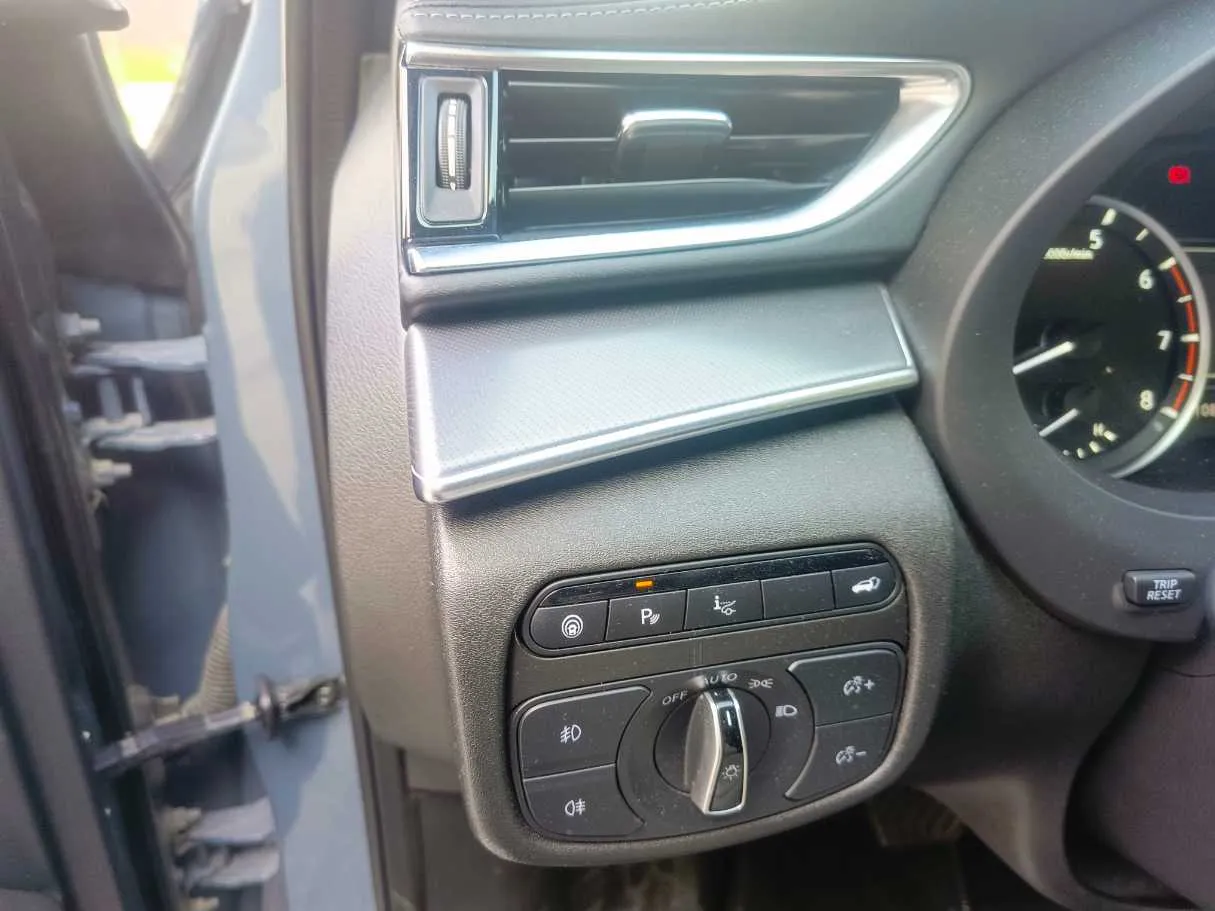Car image 38
