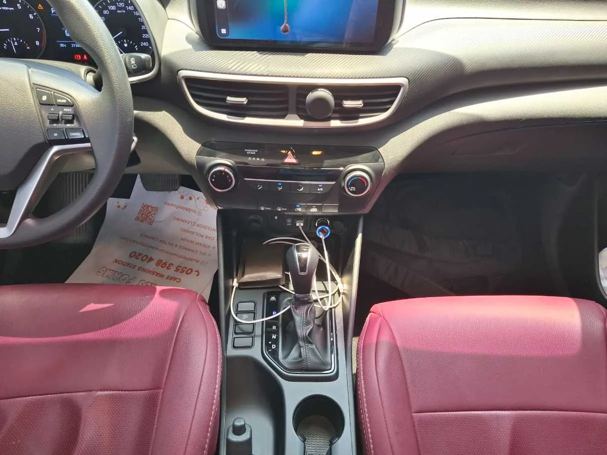 Car image 14