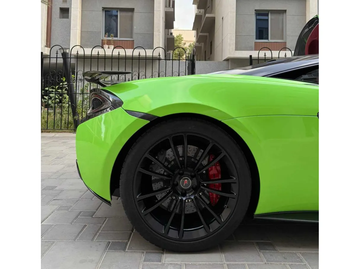 Car image 10