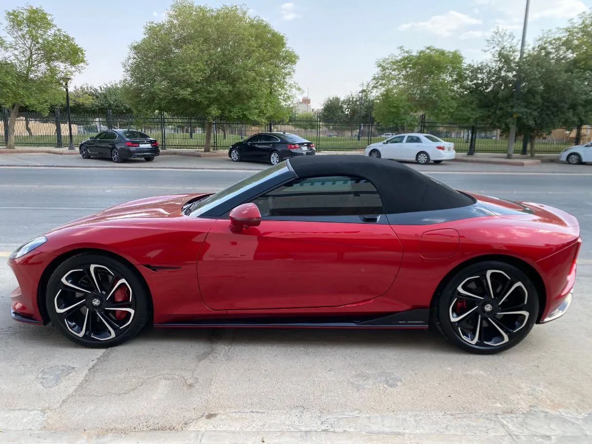 Car image 10
