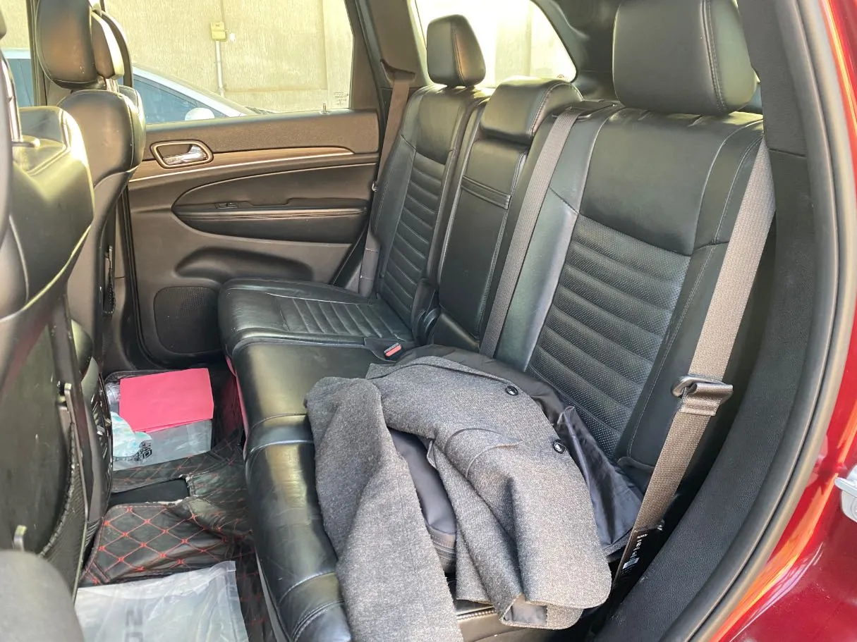 Car image 13