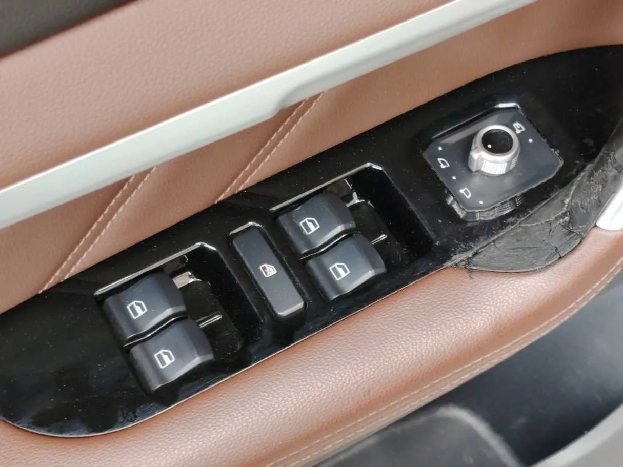 Car image 29