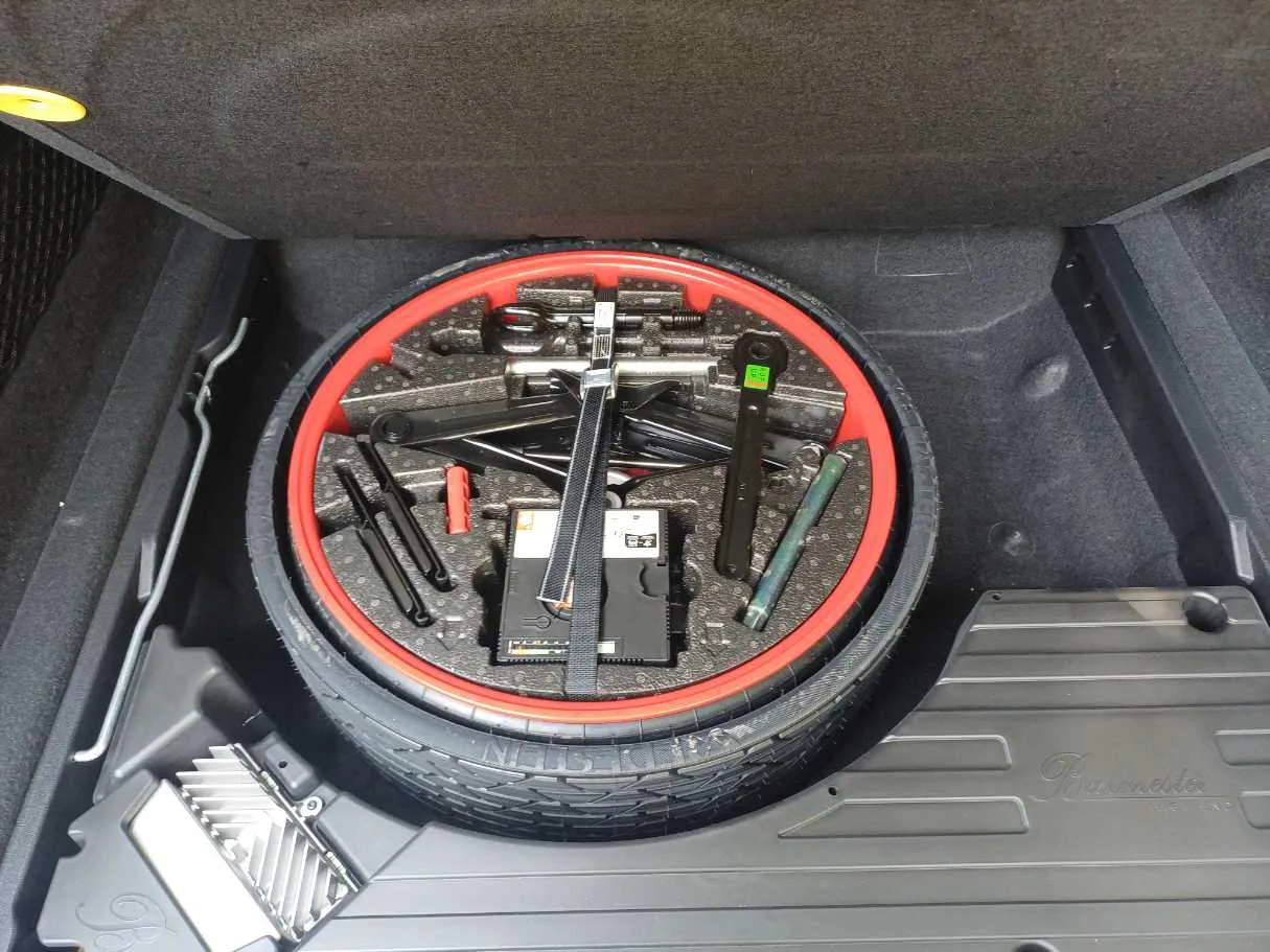 Car image 18