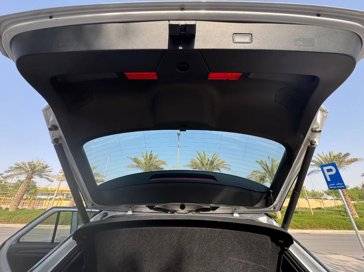 Car image 23