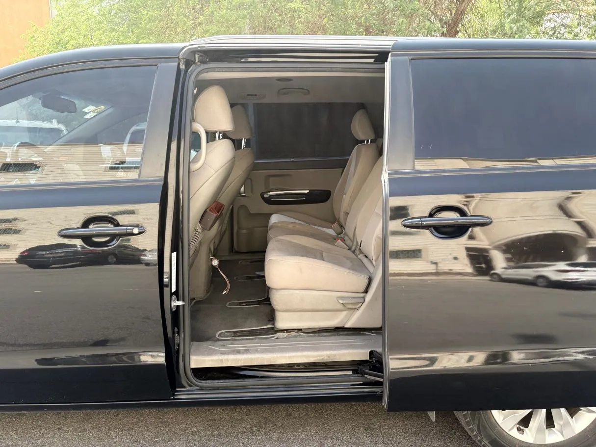 Car image 16
