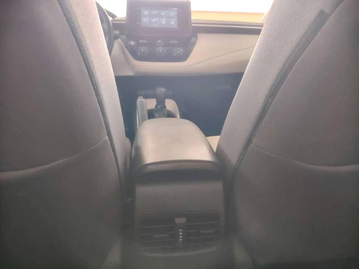 Car image 27