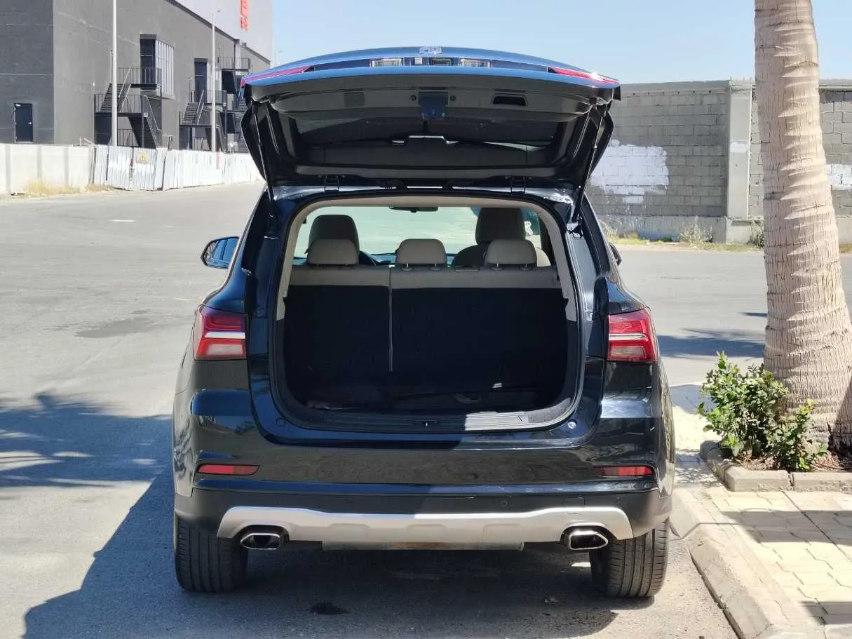 Car image 23