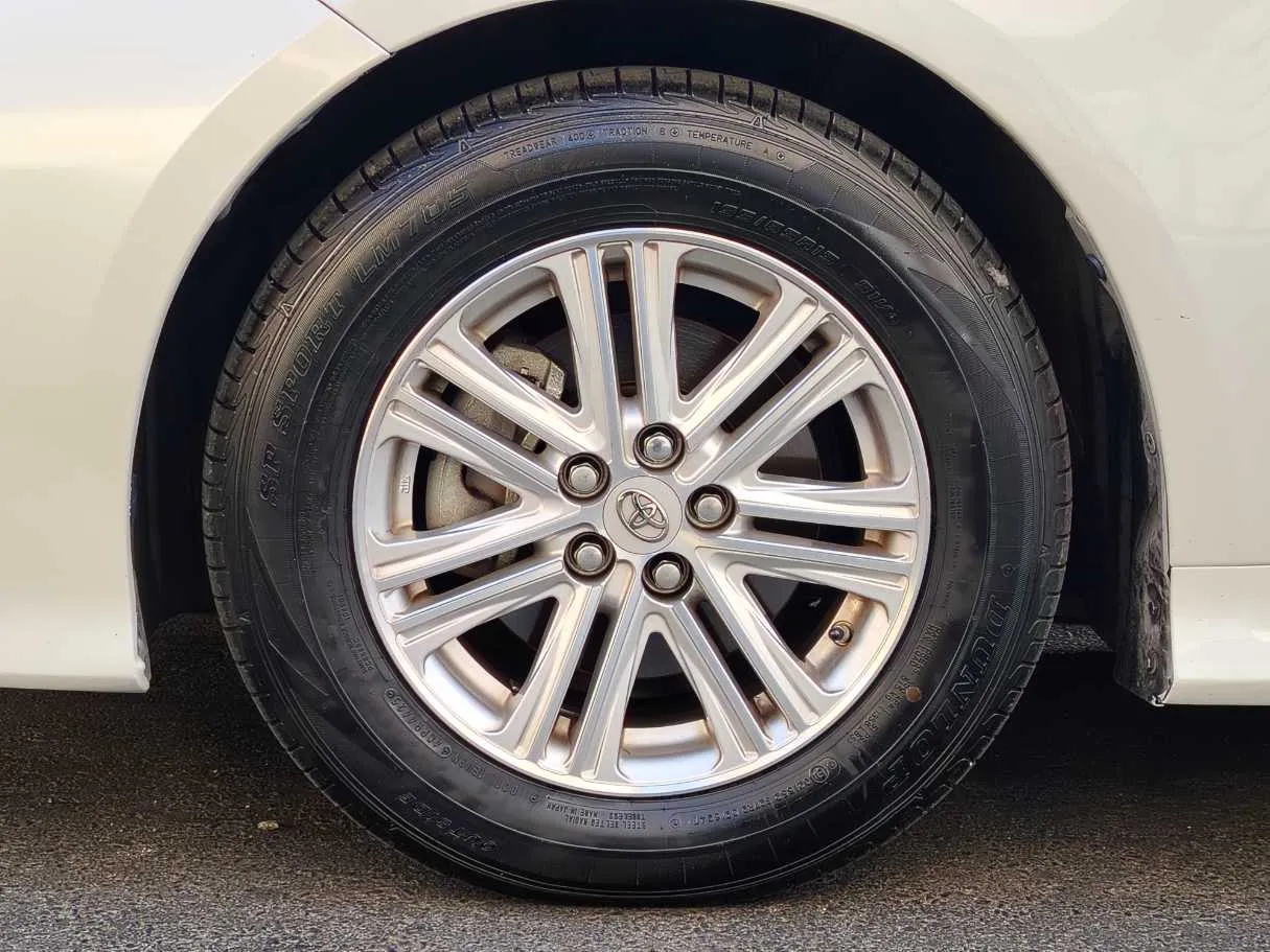 Car image 10