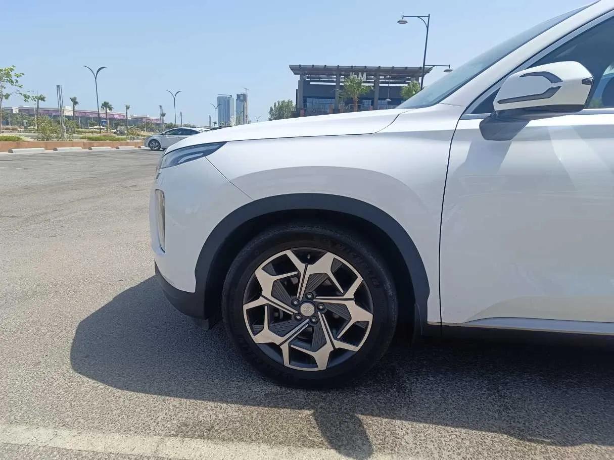 Car image 9
