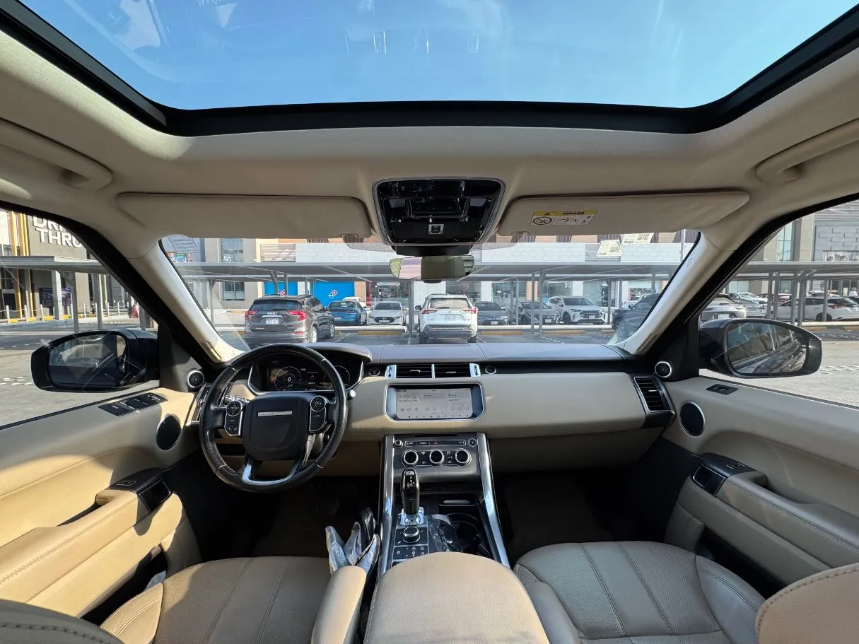 Car image 16