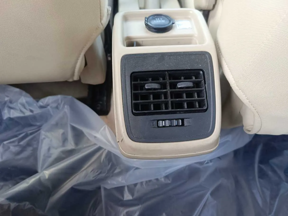 Car image 26