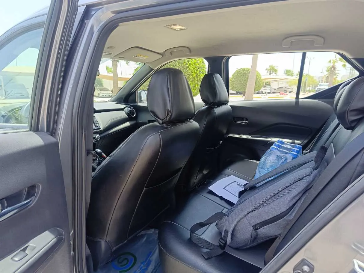 Car image 18