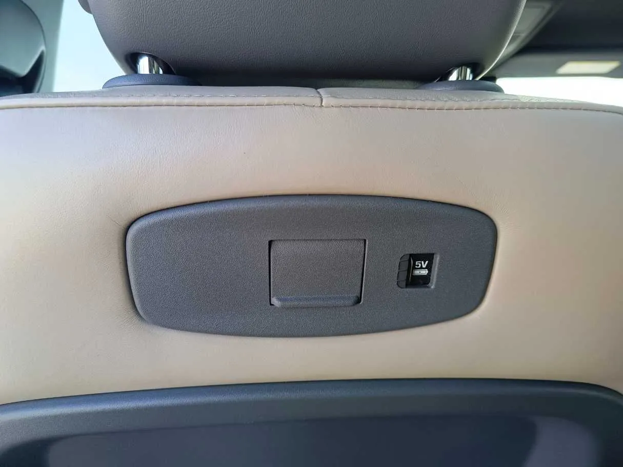 Car image 35