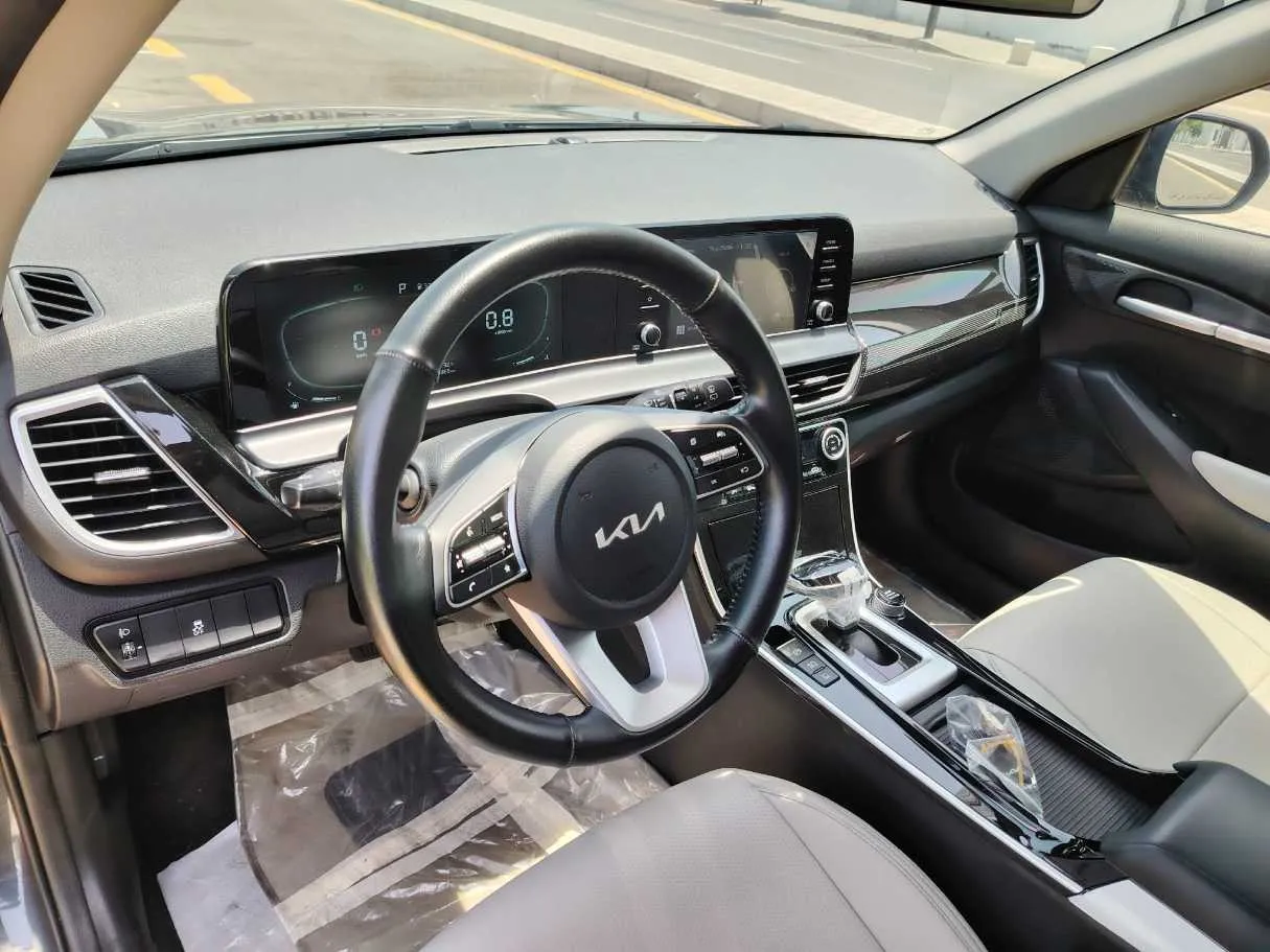 Car image 13