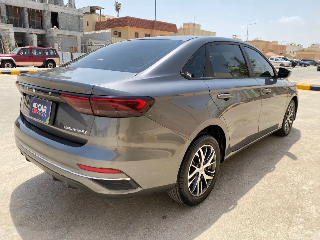 Car image 5