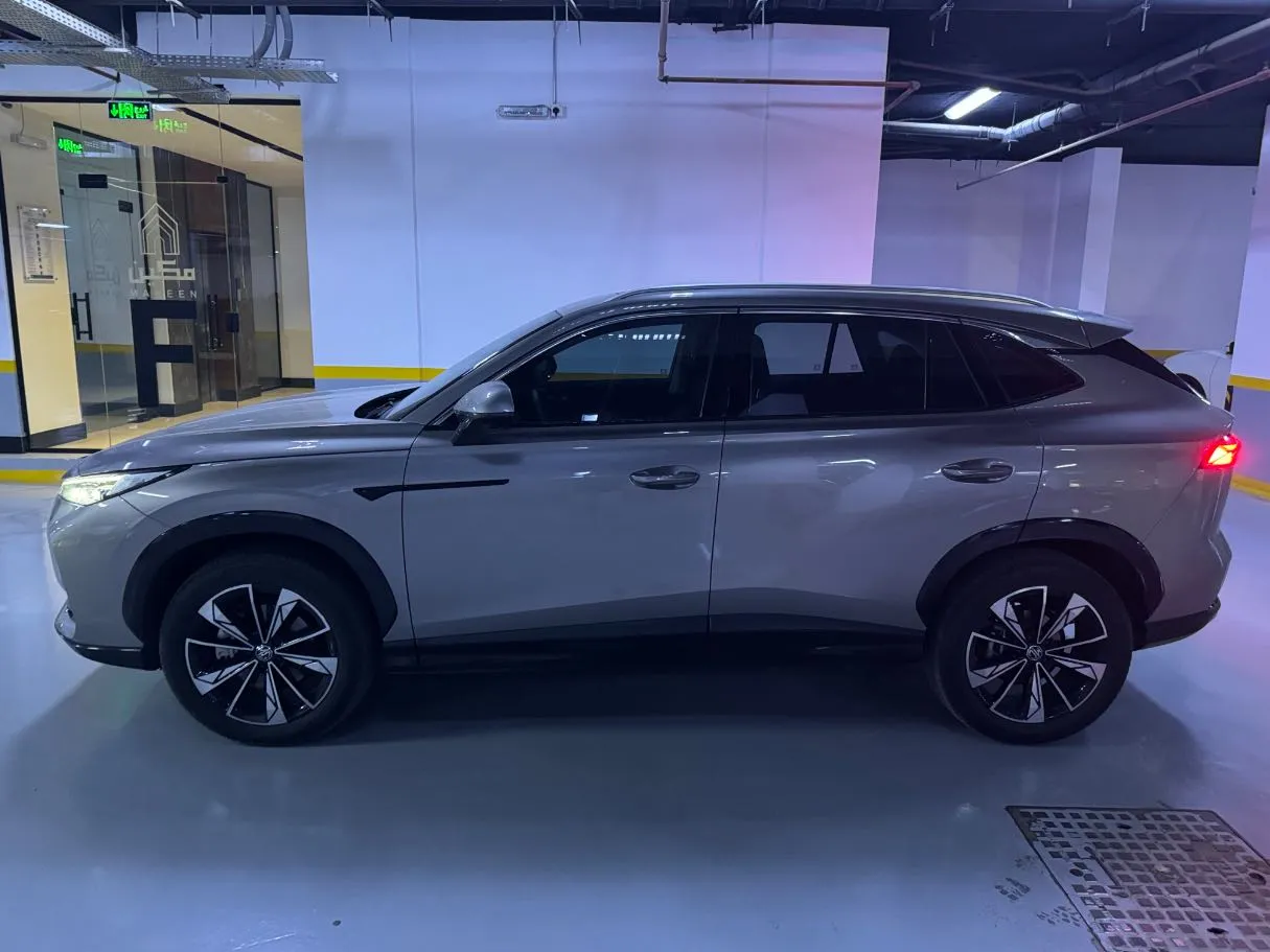 Car image 7