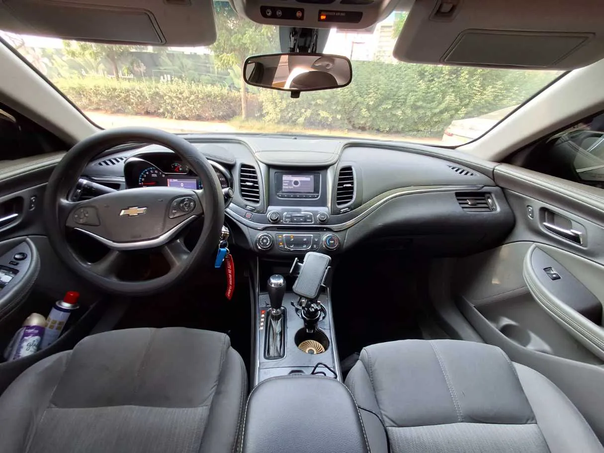Car image 15