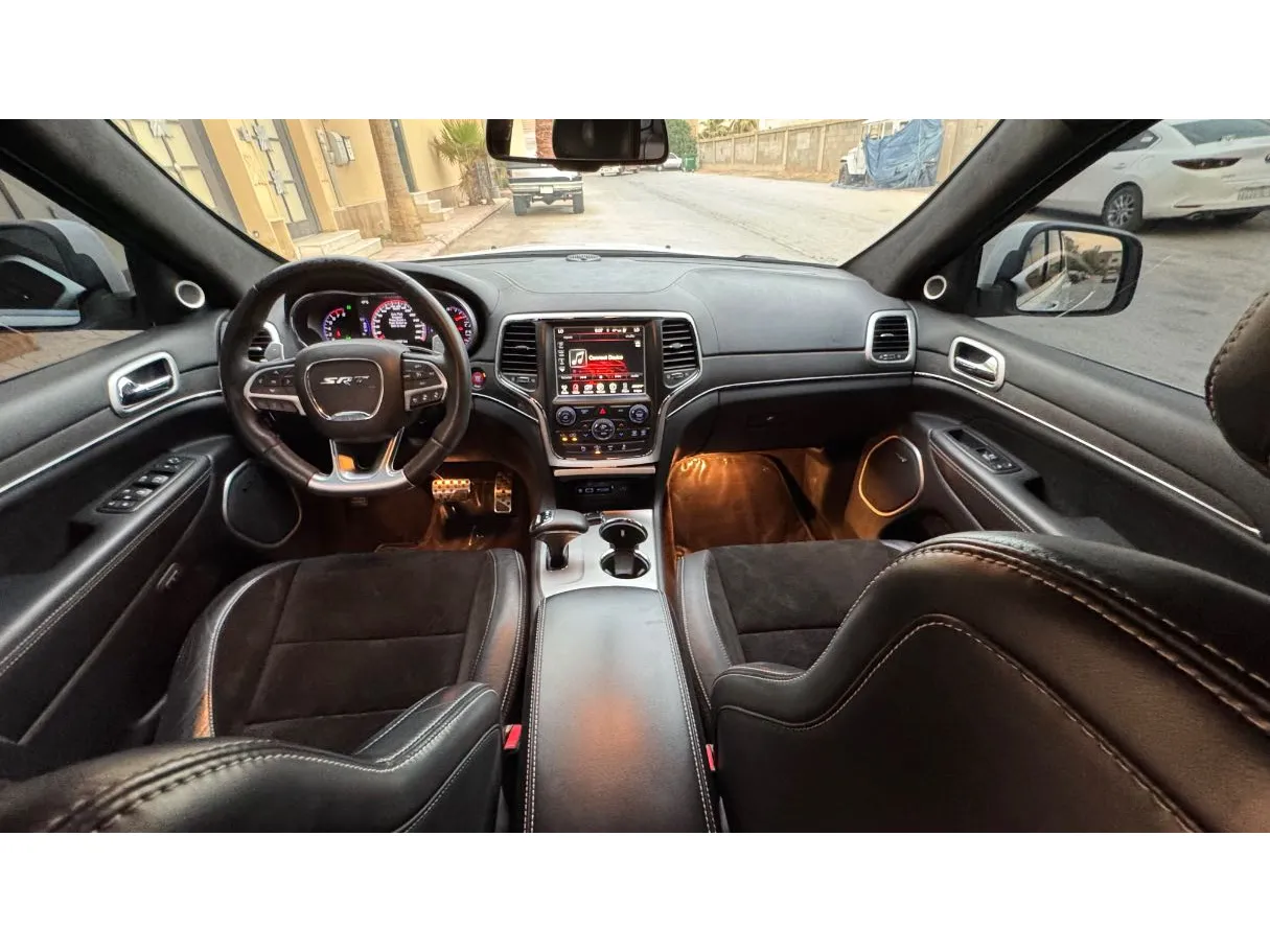Car image 16