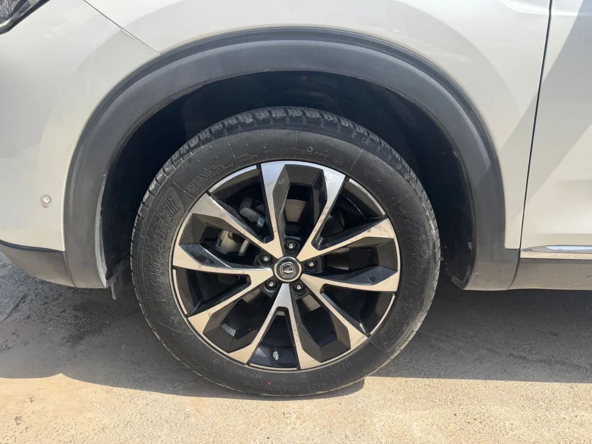 Car image 9