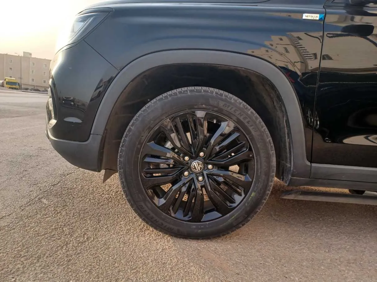 Car image 9