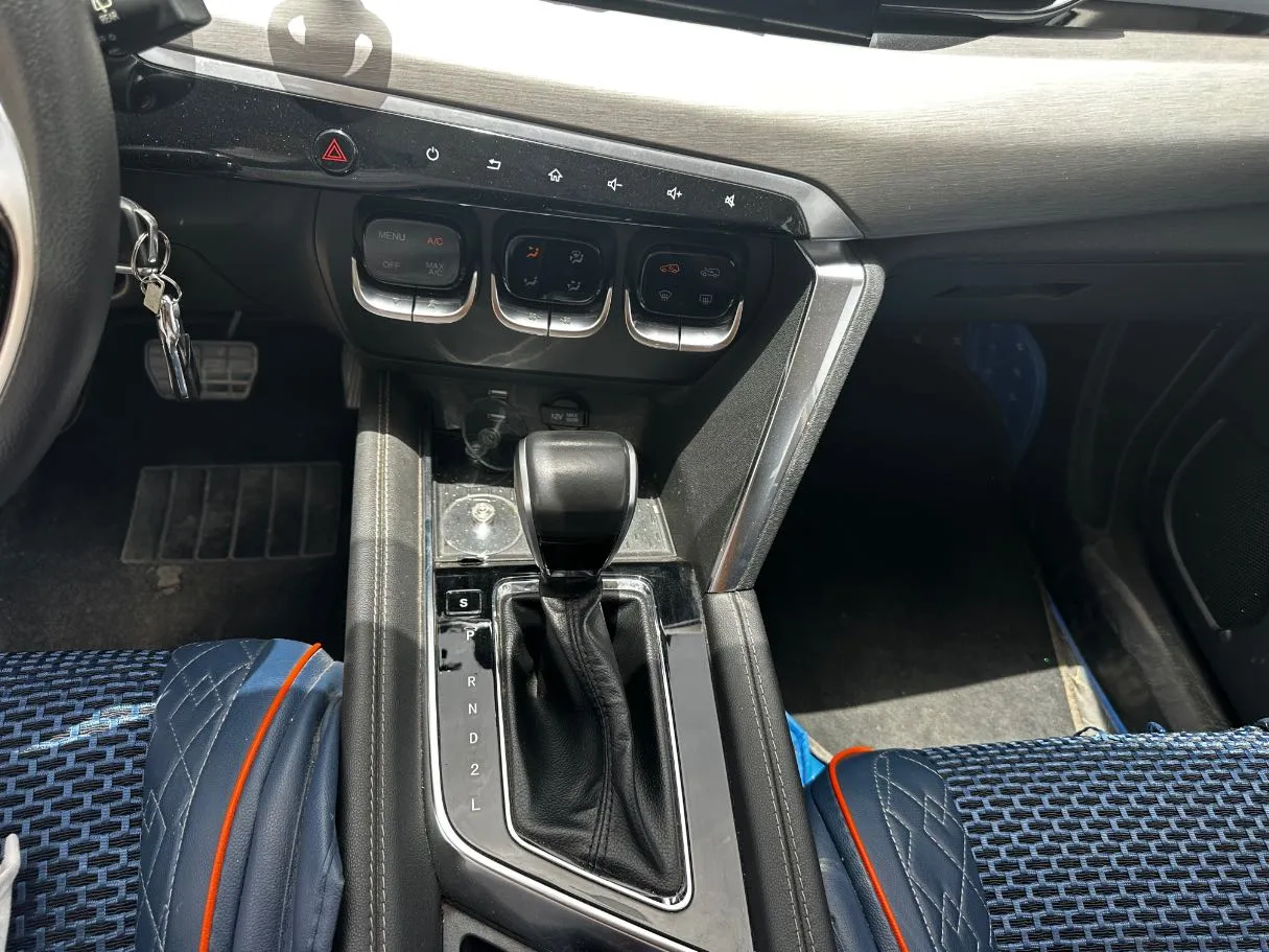 Car image 18