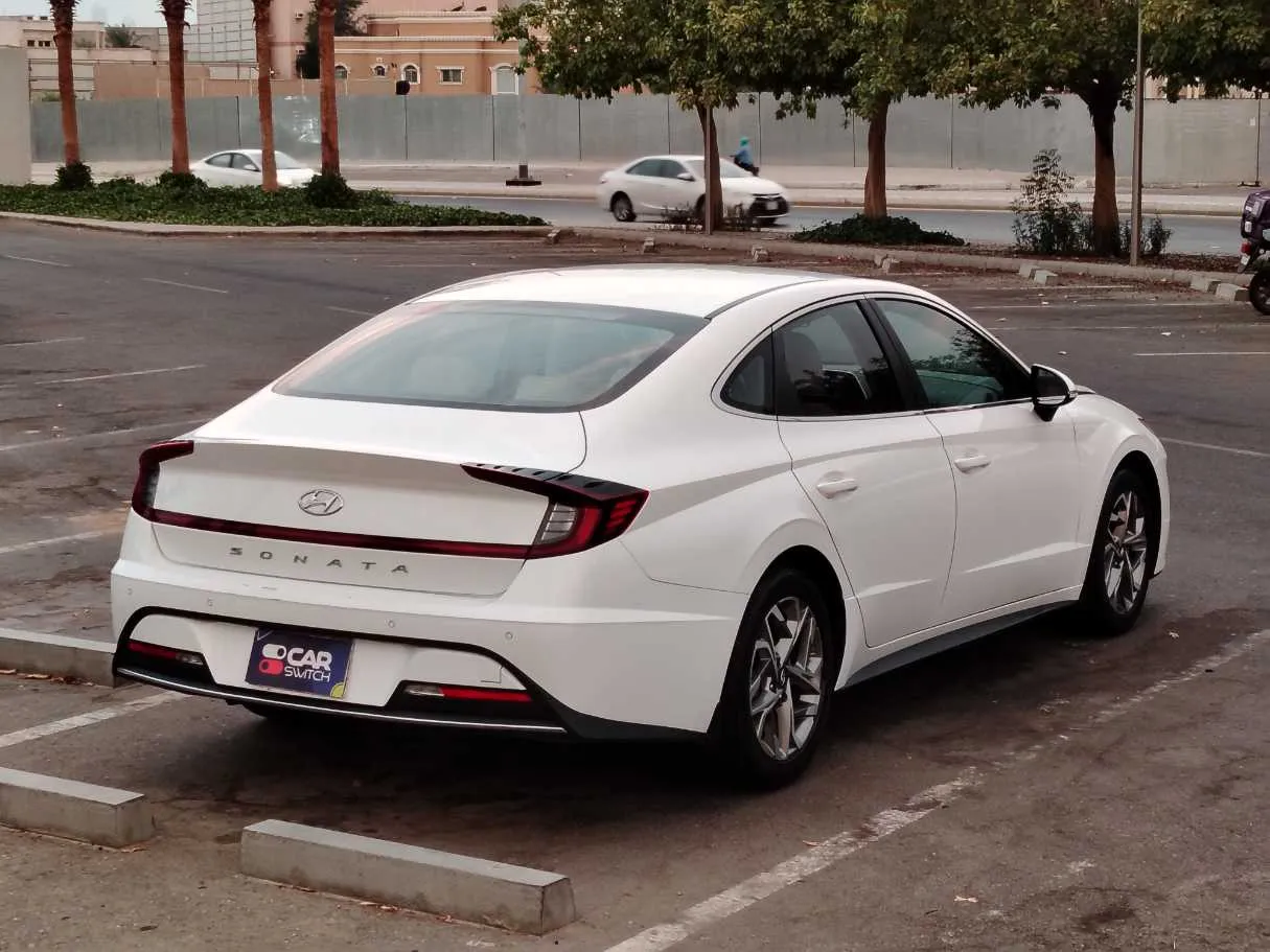 Car image 5