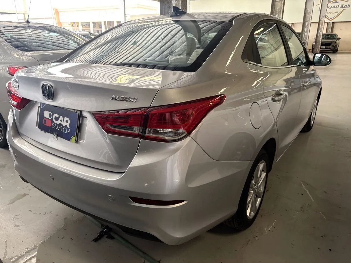 Car image 4