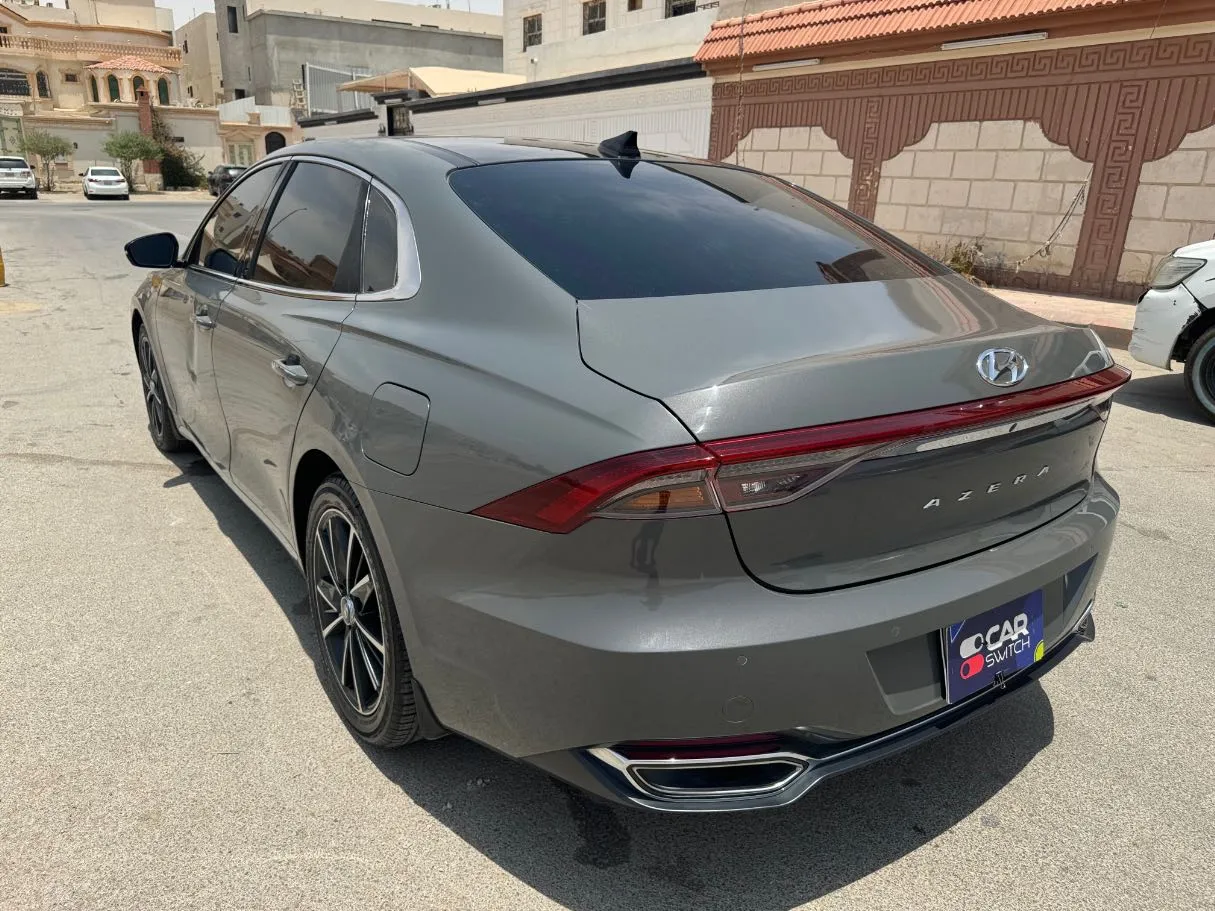Car image 7