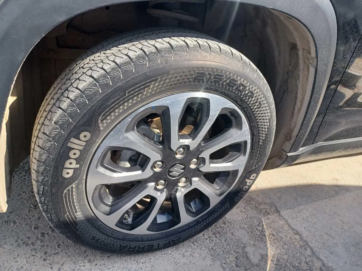 Car image 9